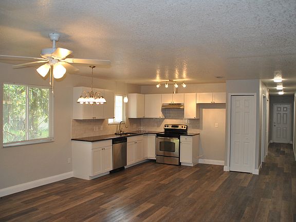 3rd image of 409 S Robbins Ave