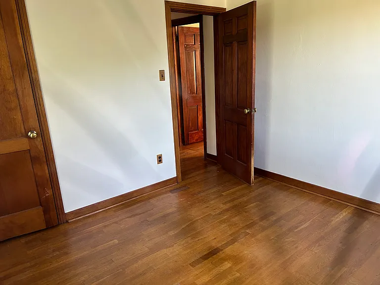 Brinwood Ave — Photo 12