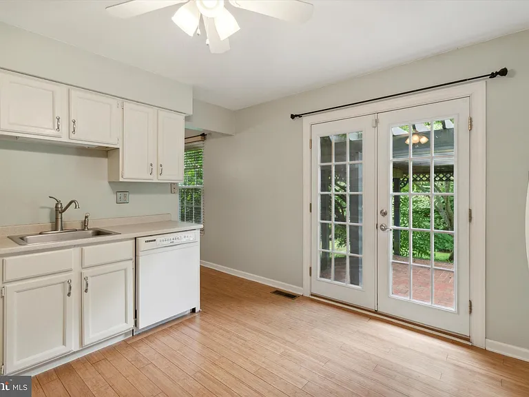 1607 Barbara Dr — Photo 21