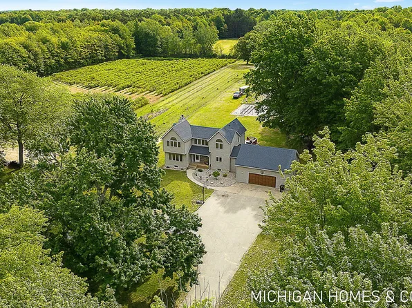 1661 68th St, Fennville, MI 49408