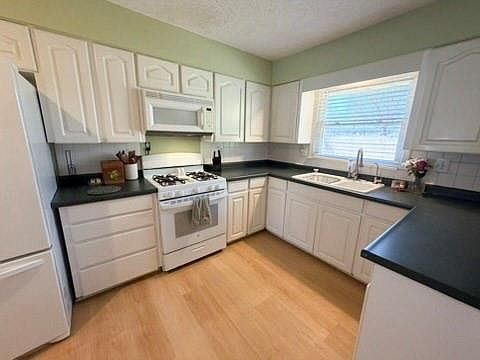 5th image of 2000 NE 34th Pl
