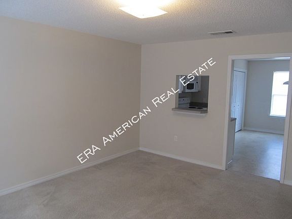5th image of 28 Garden Ln APT 7