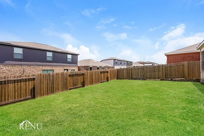 2028 Hialeah Dr — Photo 15