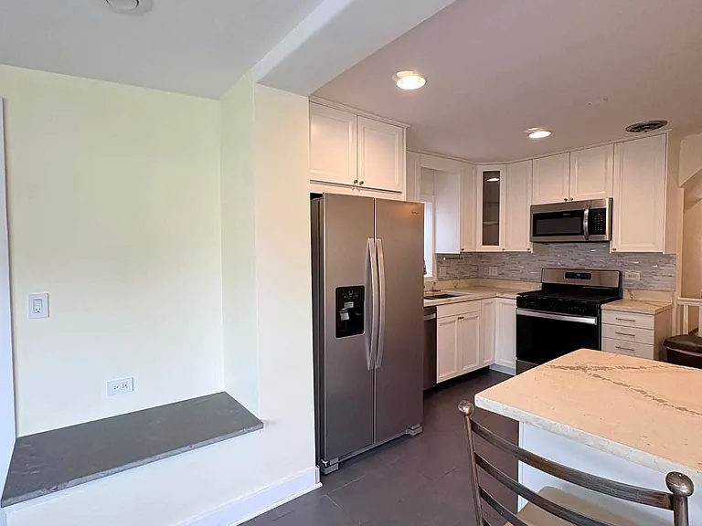 10151 S California Ave — Photo 6
