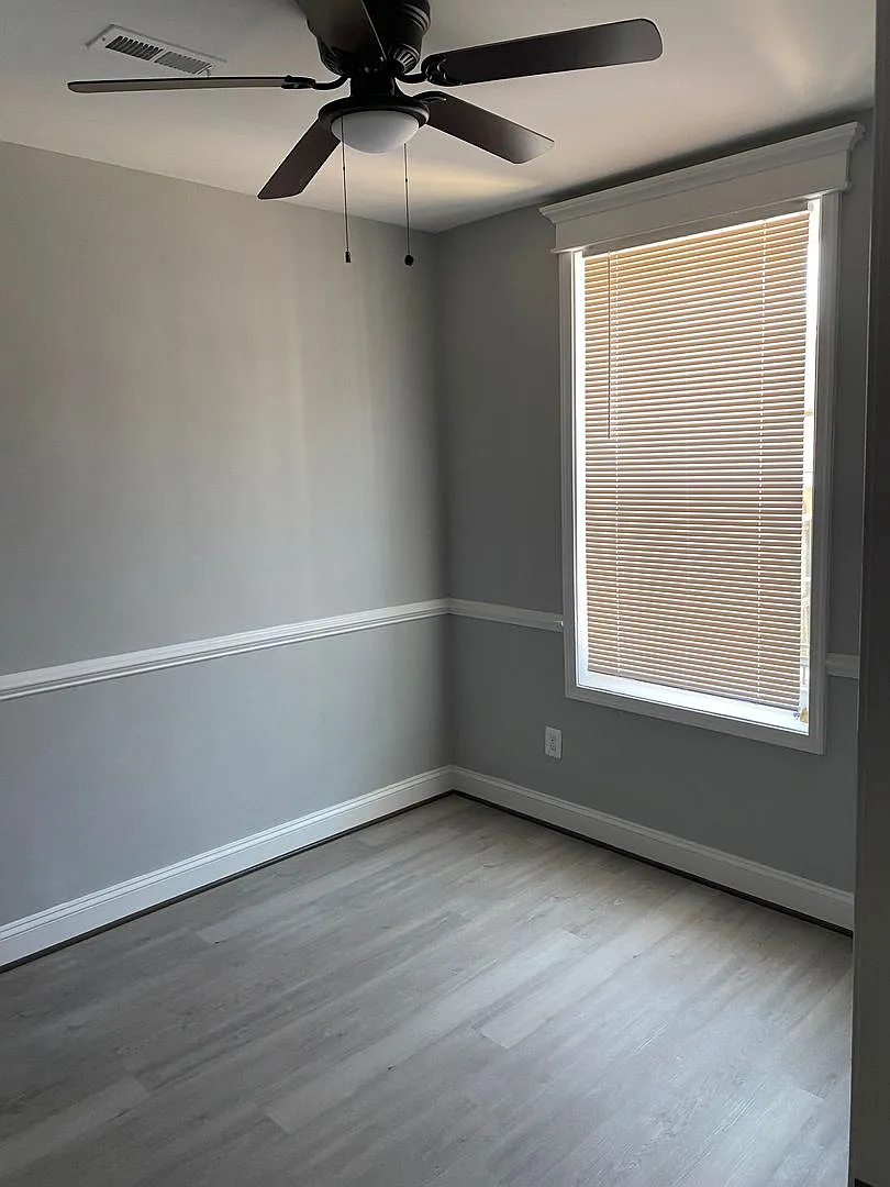 146 North East Avenue F- $850 Available (Private Bath) — Photo 4