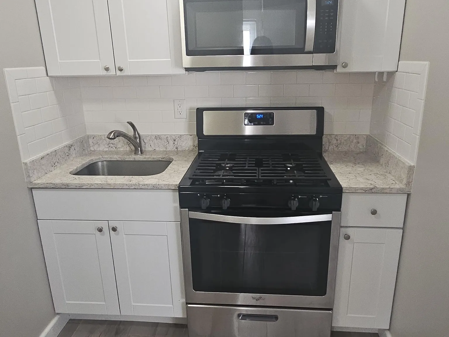 1 bed, 300 sqft, $900 — Photo 4