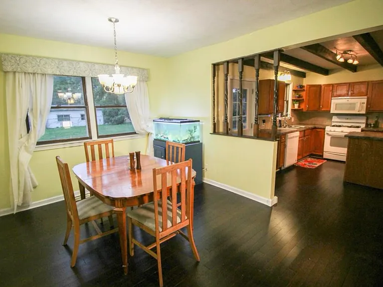 421 E Broadway St — Photo 13