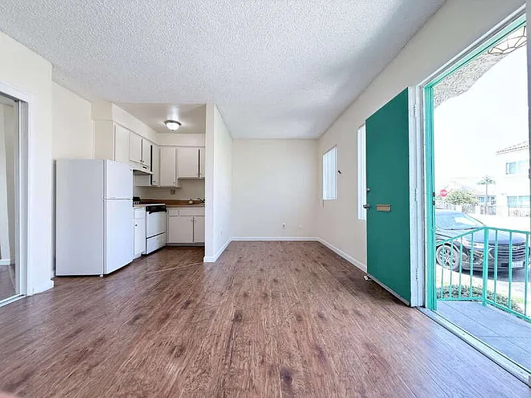 1497 W 29th St #3 — Photo 19