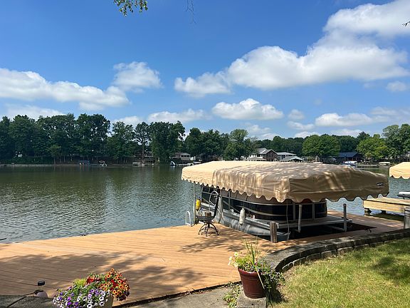4th image of 1374 NE Santee Dr