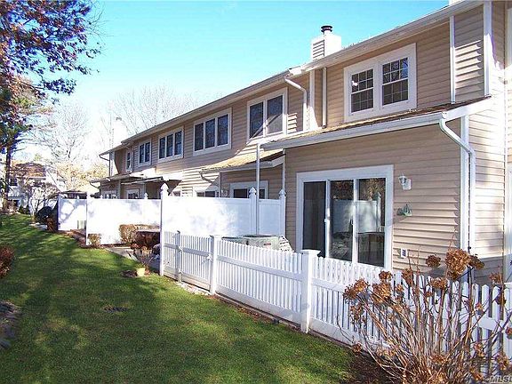 2nd image of 20 Hampshire Ct