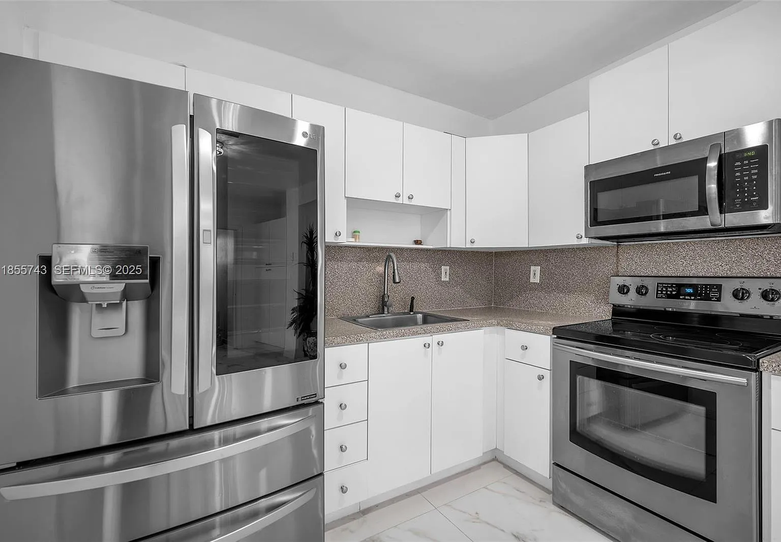 3 bed, 1216 sqft, $3,500 — Photo 1
