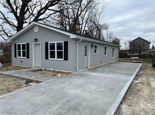 363 Warden Ave, Elyria, OH 44035