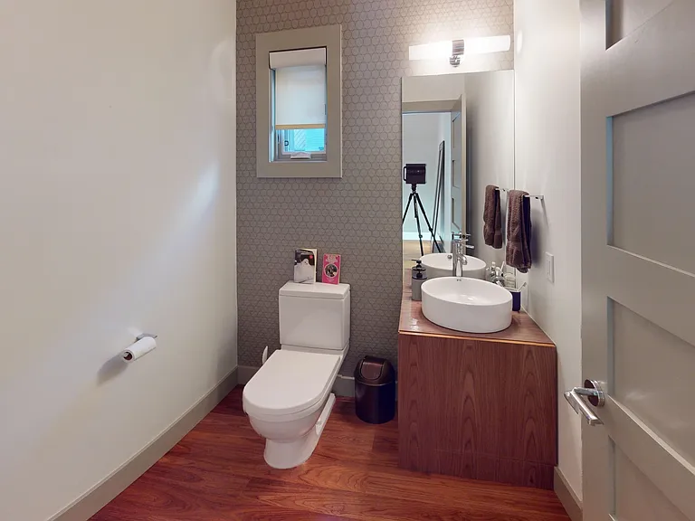 550 19th Ave SW — Photo 11