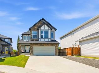 86 E Drake Landing Hts, Okotoks, AB T1S0L4