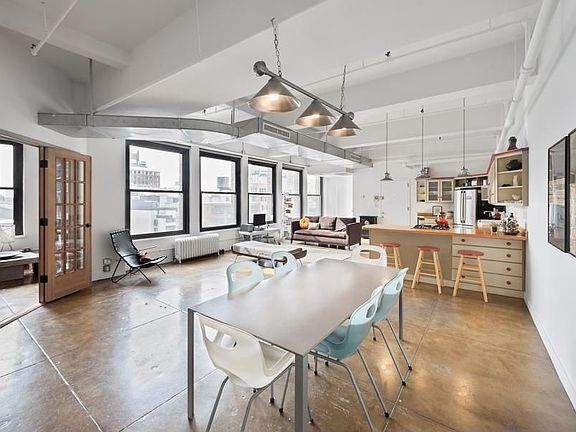 2nd image of 315 W 36th St APT 14D