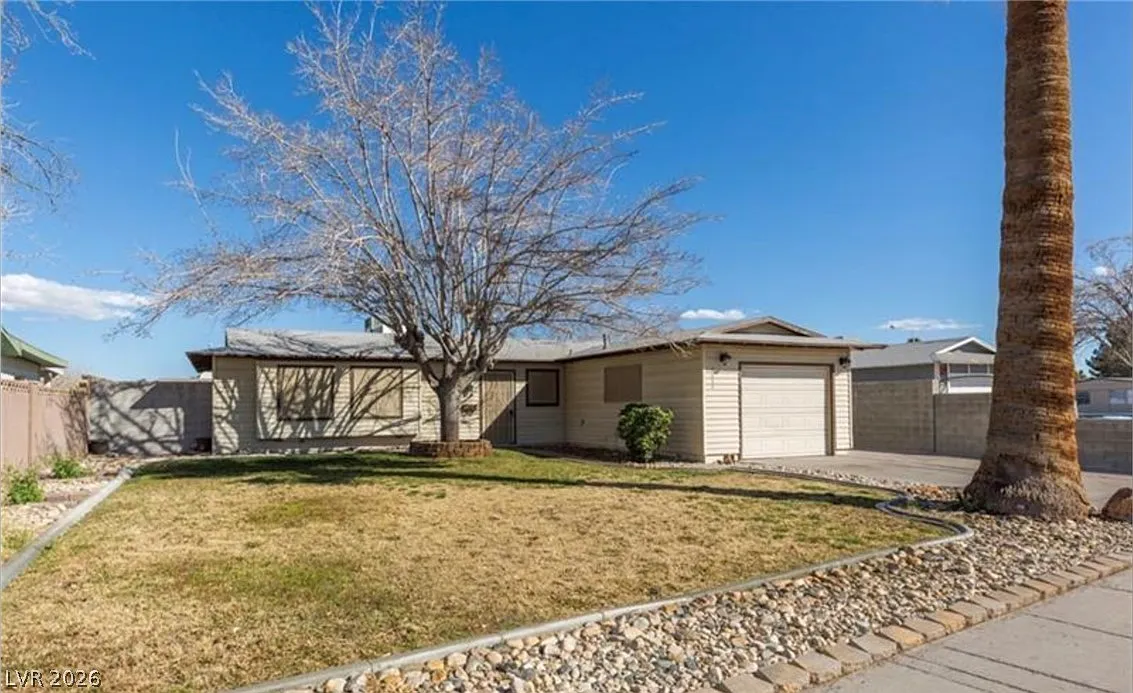 3 bed, 2.0 bath, 1056 sqft, $1,799 — Photo 4