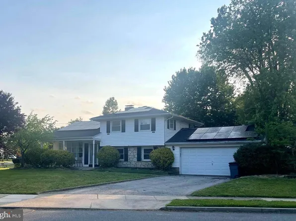 301 Hendrickson Ave, Edgewater Park, NJ 08010