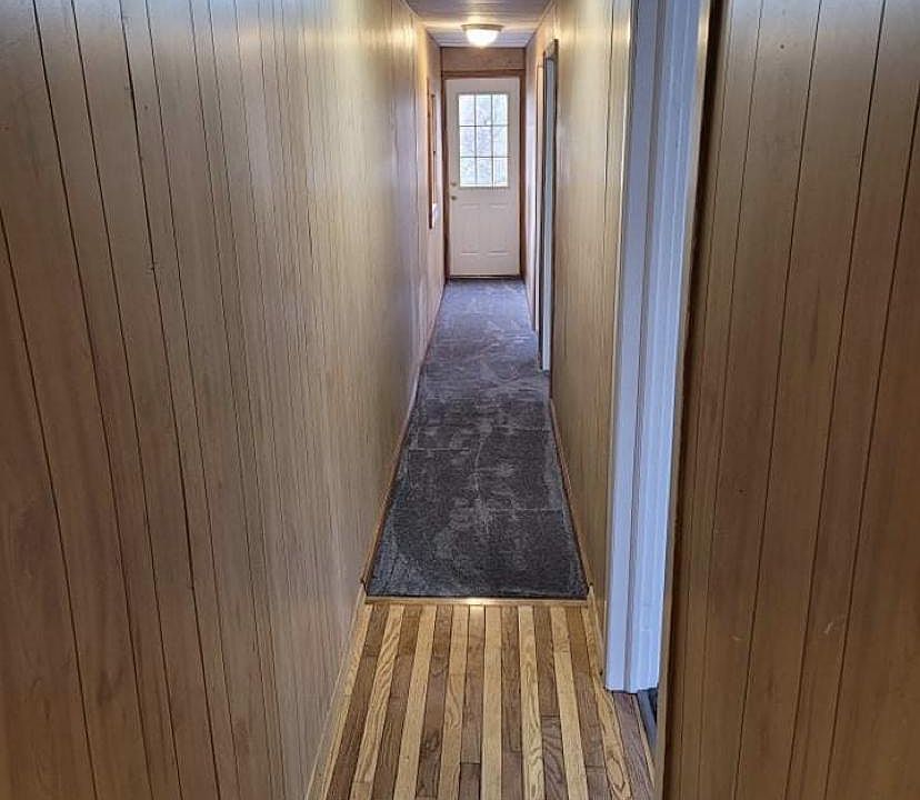 Hallway to bedrooms