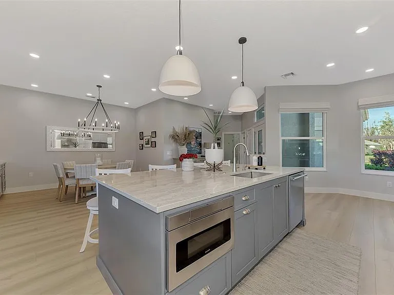 561 Fallbrook Dr — Photo 17