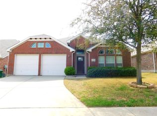 8728 King Ranch Dr, Aubrey, TX 76227