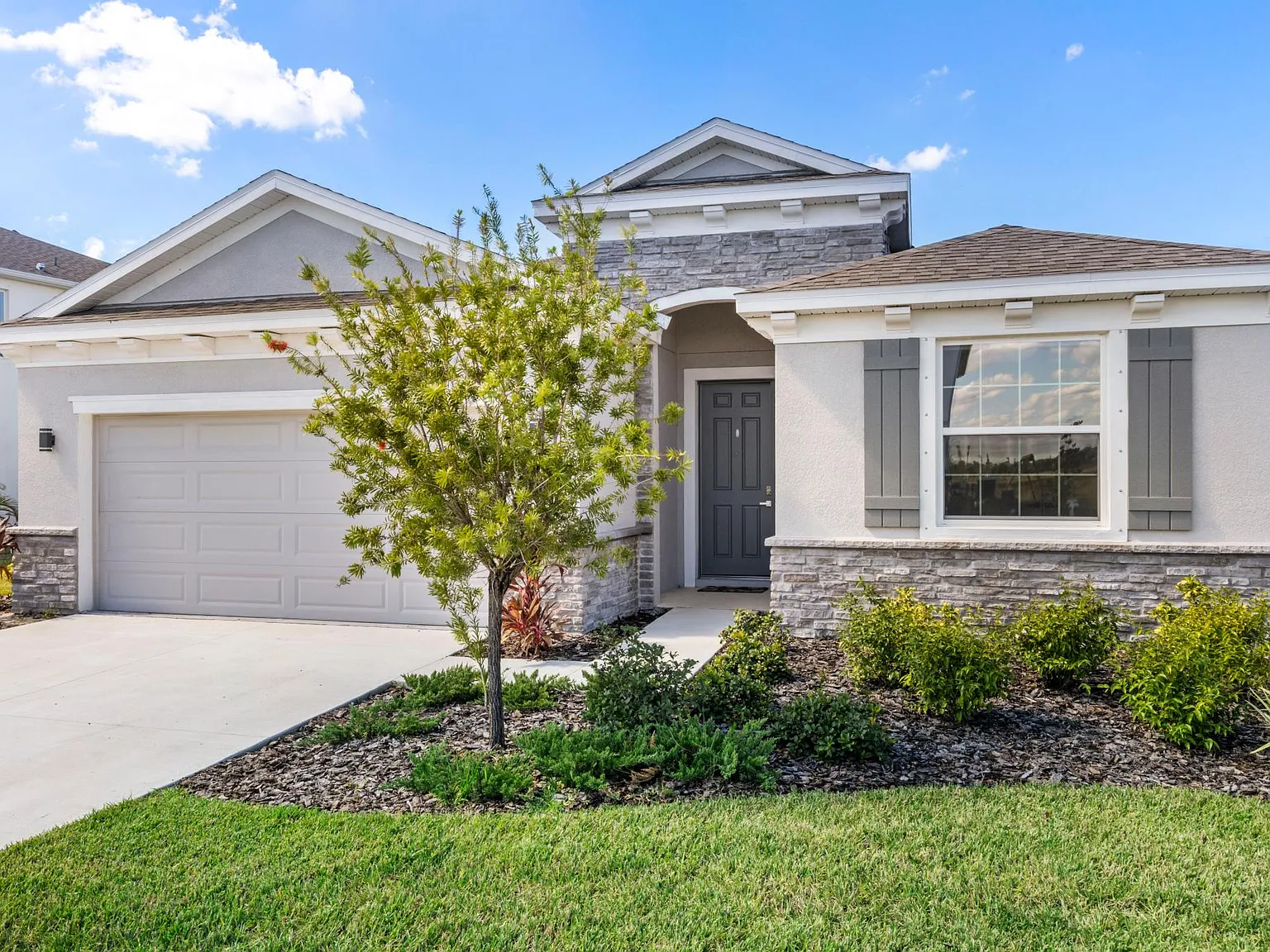 4 bed, 2.5 bath, 2045 sqft, $3,500 — Photo 3