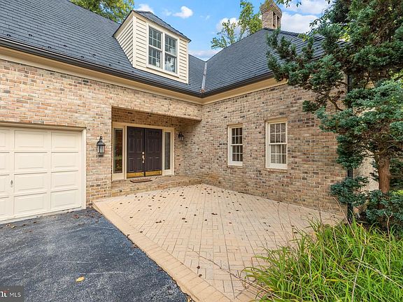 4th image of 370 S River Landing Rd #370