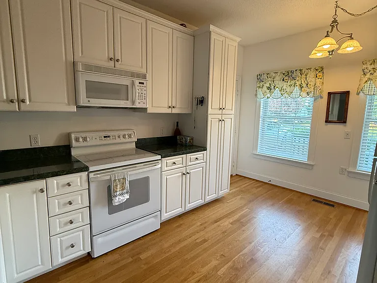 9 Clover Ln — Photo 3