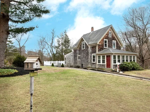 66 Hobart St, Hingham, MA 02043