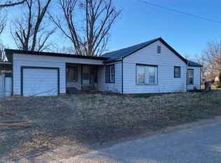 521 E Davis St, Tipton, OK 73570