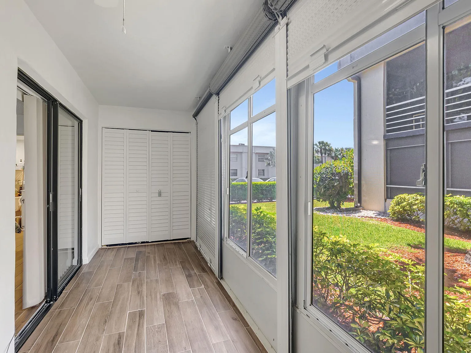 2 bed, 2.0 bath, 910 sqft, $2,000 — Photo 2
