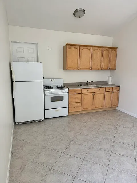 Hemmingway St, Canoga Park — Photo 2