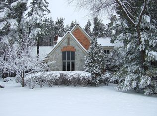 5116 Twilight Dr, Fenton, MI 48430