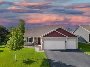 1481 Amberglen Cir, Shakopee, MN 55379