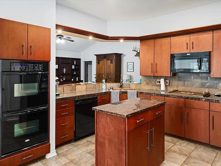 1613 Flint Ct — Photo 10