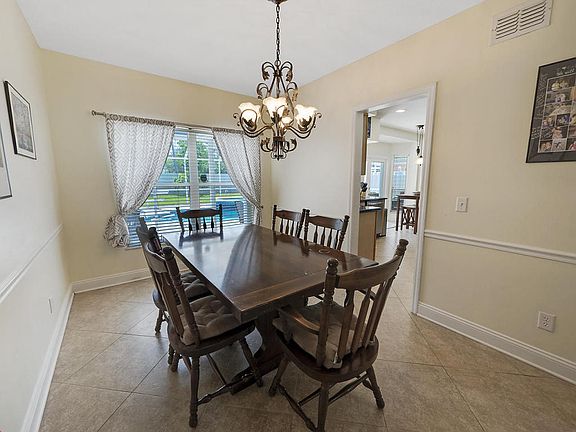 4th image of 712 NW Waterlily Pl