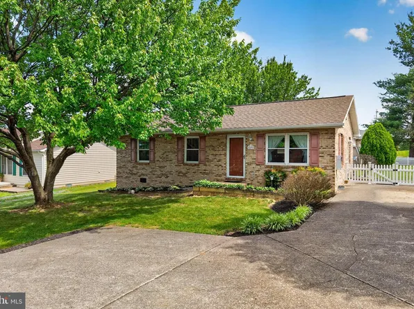 229 1st St, Broadway, VA 22815