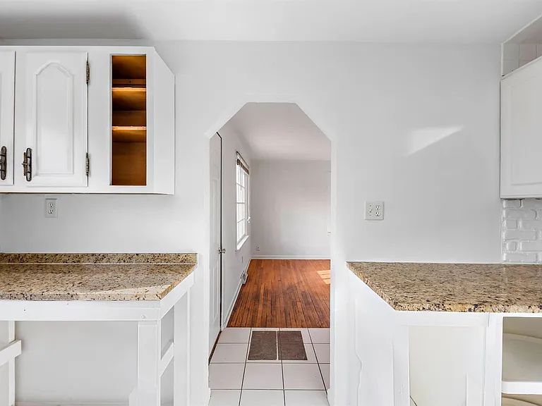 4222 Park Ave — Photo 5
