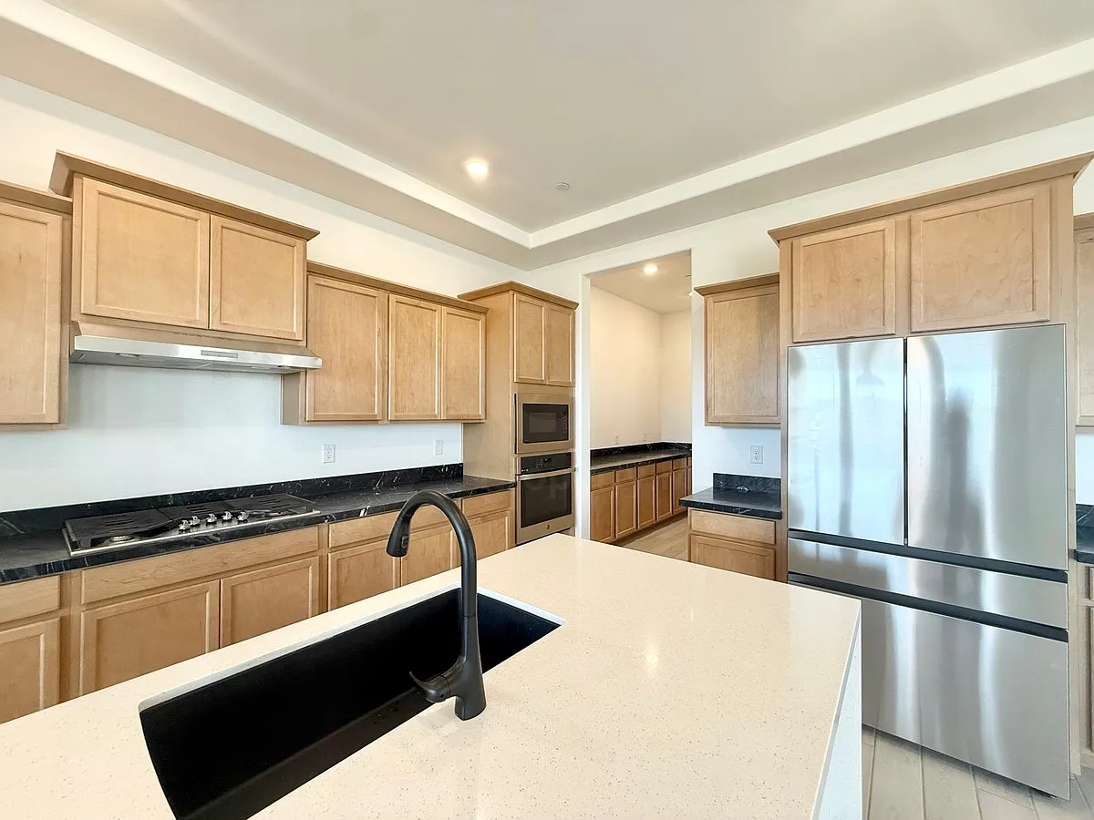 4 bed, 3.5 bath, 3232 sqft, $3,200 — Photo 4