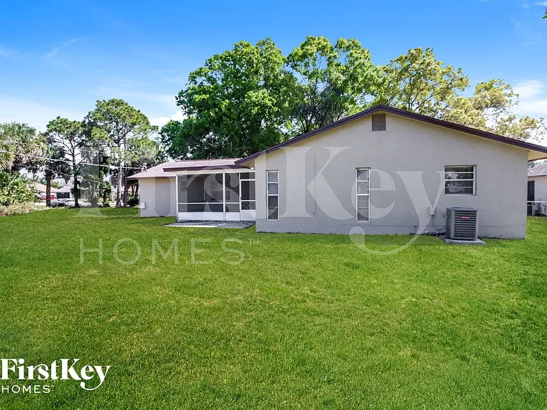 2250 Fallon Blvd NE — Photo 15