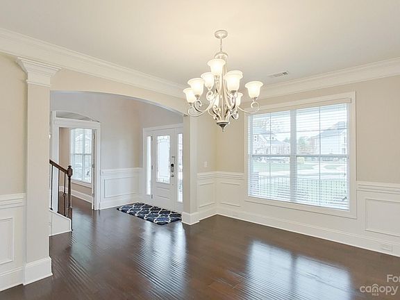 5th image of 1225 Rosecliff Dr