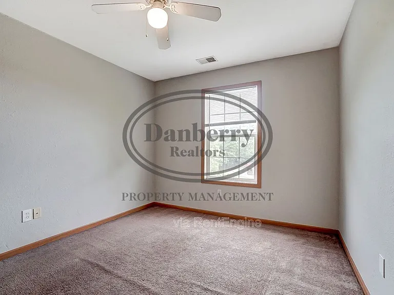 1115 N Byrne Rd — Photo 15