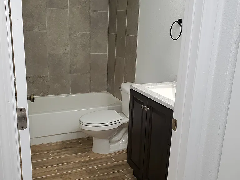 3723 Cheltenham Dr — Photo 6