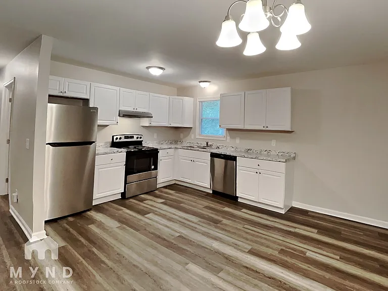 729 Chandler Ave — Photo 2