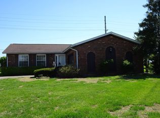 509 Bohleber Dr, Carmi, IL 62821