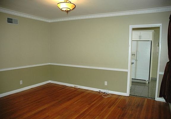 4th image of 9007 Sawyer St
