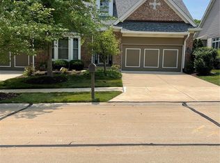 956 Chesterfield Villas Cir, Chesterfield, MO 63017