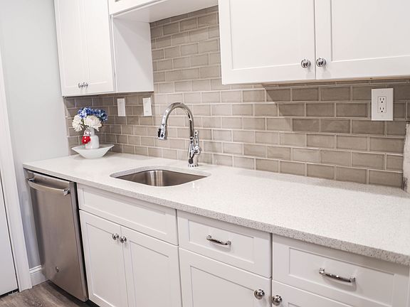 4th image of 58 Richmond Blvd Unit 1B