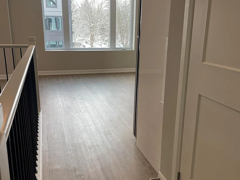 708 Woolwich St #219 — Photo 6