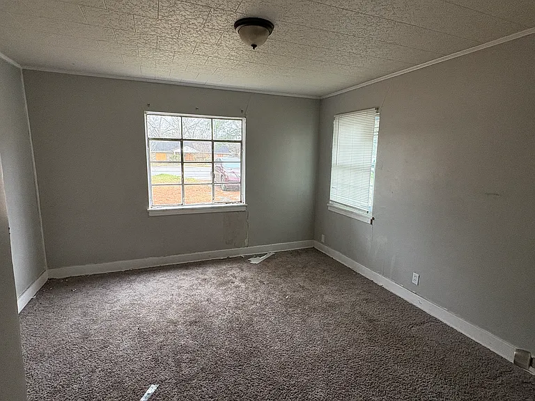 3963 S Court St — Photo 4