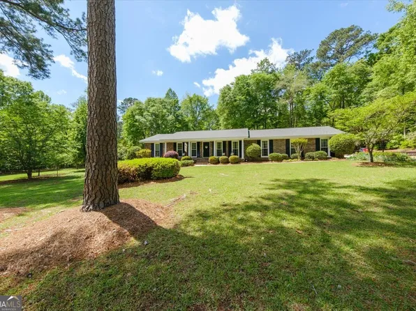 852 Warwick Dr, Macon, GA 31210